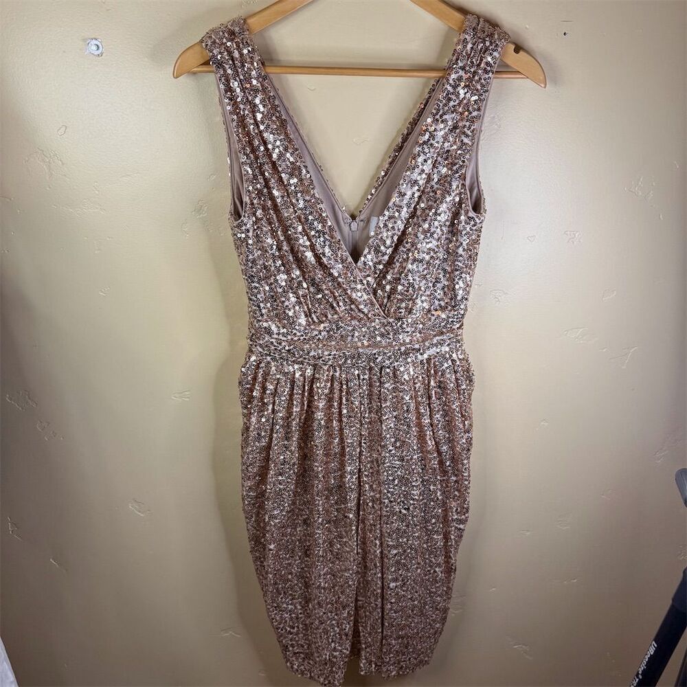 Badgley Mischka Belle Gold Sequin V-Neck Cocktail Dress Size 6 (Fits like a 4).